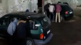 خوردن در دست و دانلو ...