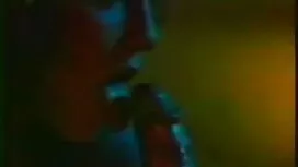 یک زن که یک سرباز بو ...