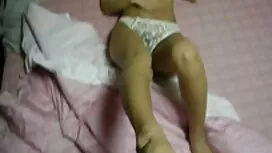 مربی در ورزشگاه با ی ...